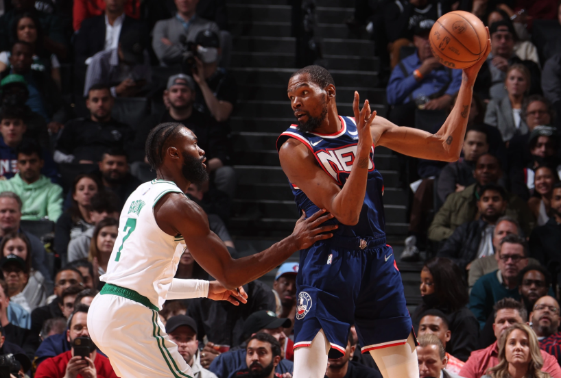 自称亚泰18岁后卫刘议阳女友的账号指控其恋爱期出轨、裸聊（网传自称亚泰18岁后卫刘议阳女友的账号发文，指其在恋爱期间出轨并涉裸聊）