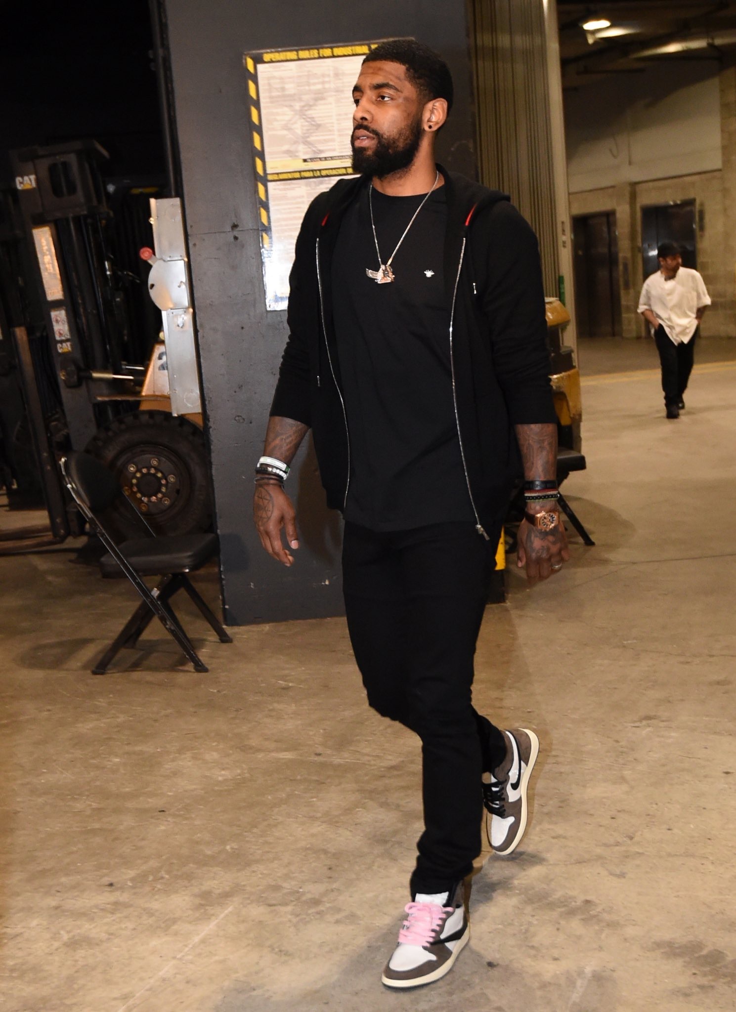 每体：拉菲尼亚是巴萨非卖品，个人目标赢得欧冠和2026年世界杯（每体：巴萨不出售拉菲尼亚，他剑指欧冠与2026年世界杯冠军）