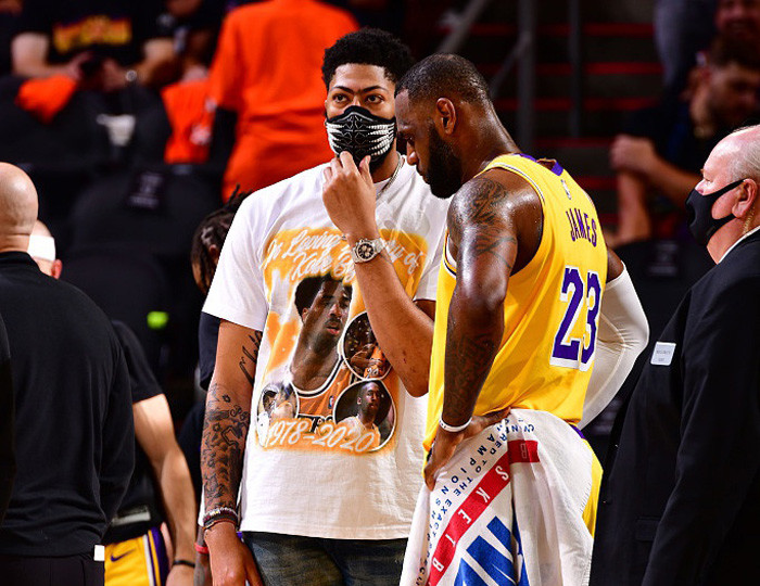 足球中超球队前锋脚踝受伤，赛季恐报销（中超队前锋脚踝重伤，本赛季恐提前报销）