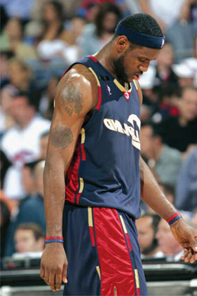 亚冠生死战：柔佛魔鬼主场围剿残阵海港 达席尔瓦PK奥斯卡成破局关键（亚冠生死局：柔佛魔鬼主场压迫残阵海港，达席尔瓦对决奥斯卡成胜负手）