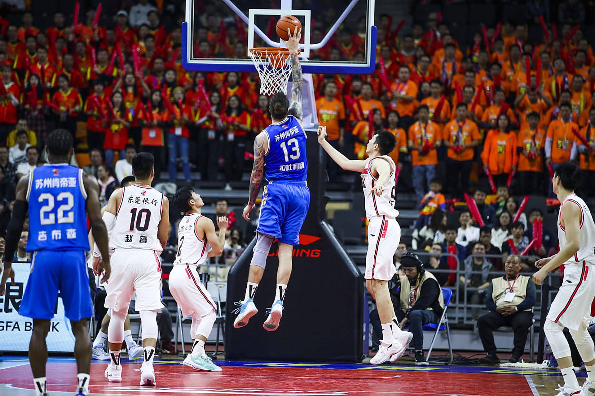 法甲战报：科巴尔点射，迪奥曼德扳平，巴黎FC1-1欧塞尔（法甲速递：科巴尔点球建功，迪奥曼德扳平，巴黎FC1-1战平欧塞尔）