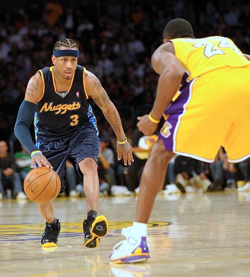 阿斯：阿隆索未收到最后通牒但知道要变；皇马没考虑再聘齐祖（阿斯报：阿隆索未接最后通牒但明白需调整；皇马未考虑再聘齐达内）