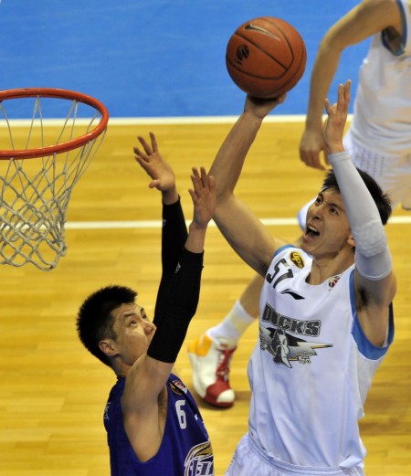 萨拉赫怒怼利物浦，欧文紧急发声引发热议！（萨拉赫怒批利物浦，欧文火速回应引爆热议！）