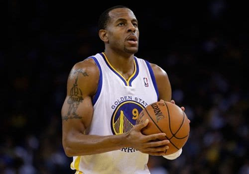 TA：利物浦目前看起来非常混乱，他们的卫冕梦想已支离破碎（TA：利物浦陷入混乱，卫冕之梦已成泡影）